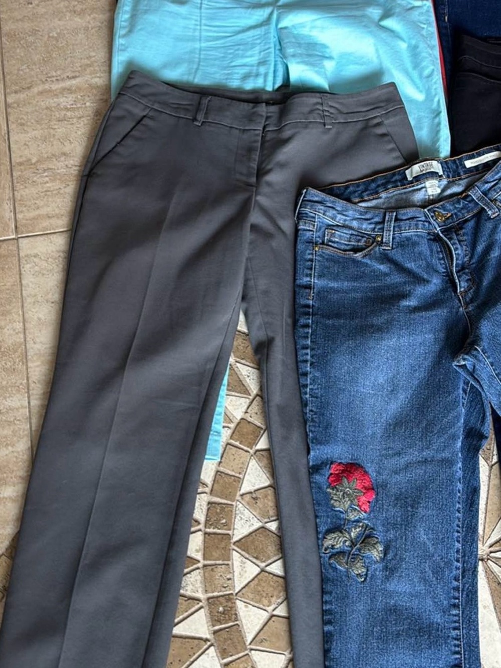 8P Mixed Women's Pants Bundle with Embroidered Blue Jeans - Picture 2 of 4
